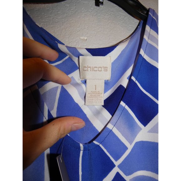 Women's White with Blue Flowers Blouse, Chico's, Size Medium, New with Tags - Picture 3 of 8